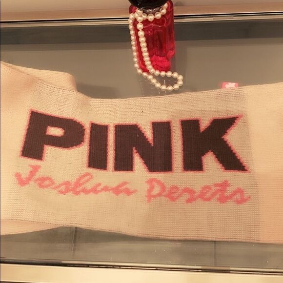 Pink extra long scarf - Picture 3 of 3